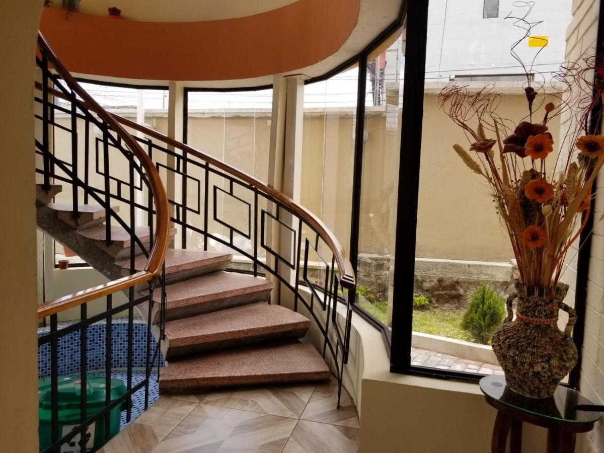 Hostal El Confort Quito Norte Luaran gambar